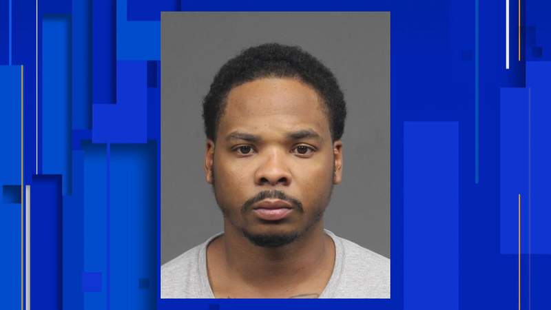 Driver flees police with 3 children in car after selling heroin to undercover Eastpointe officers