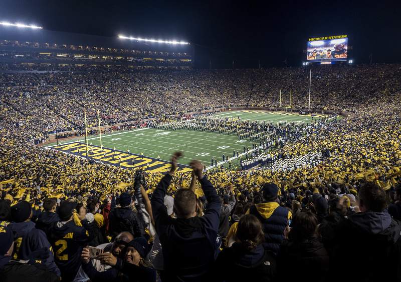 Here are the Michigan football mask rules for fans going to the Big House this fall