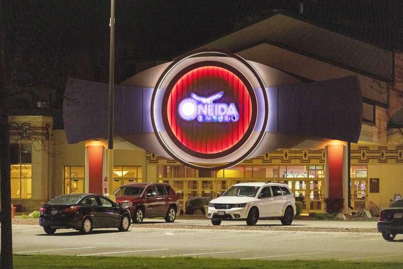 Police fatally shoot gunman who killed 2 at Wisconsin casino