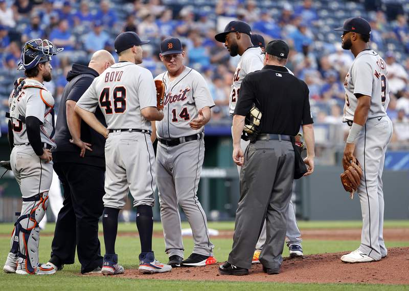 Tigers lose 2 pitchers to injuries, end 3-game skid, beat KC