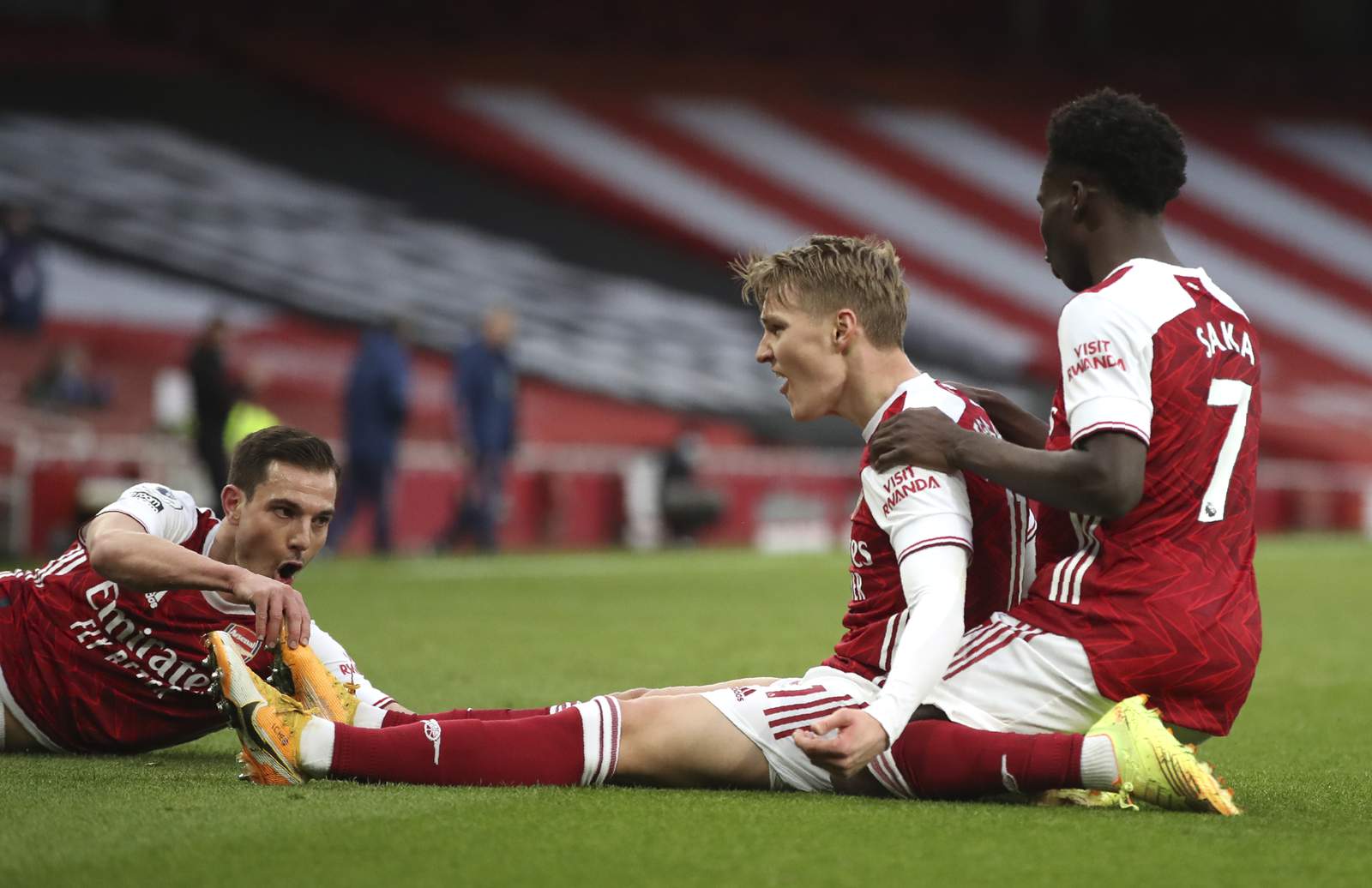 Arsenal wins derby; Man U, Leicester strengthen top-4 bids