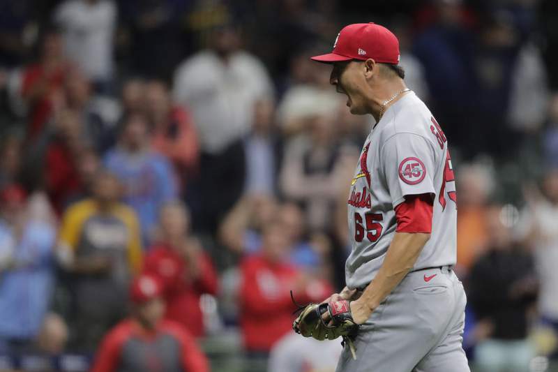 Cards win 10th in row, beat Brewers to extend wild-card lead