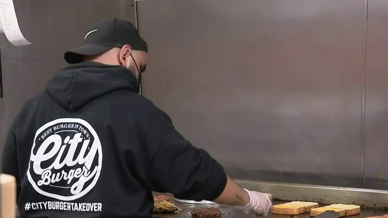 Warren restaurant gets unexpected sales boost, donates to frontline workers