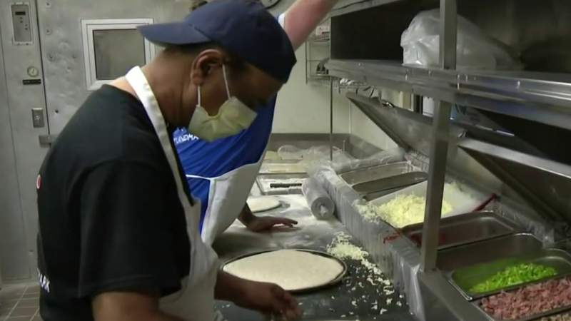 Michigan restaurants struggle with staffing amid pandemic