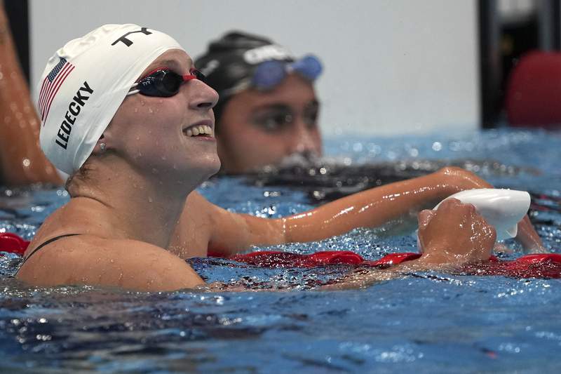 Video: Ledecky shines as U.S. wins silver in 4x200m freestyle relay