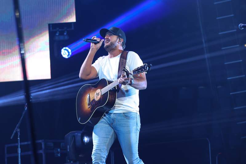Officials warn of possible COVID exposure at Luke Bryan concert in Michigan after 27 test positive