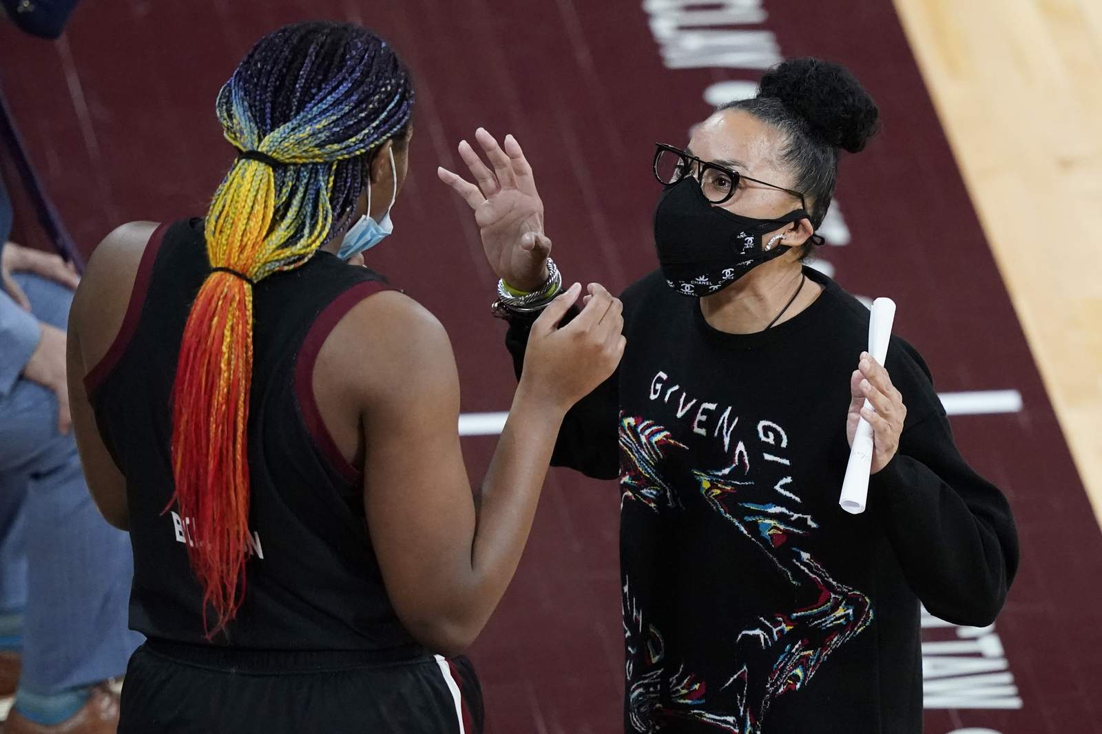 South Carolina returns to the top of women’s basketball poll