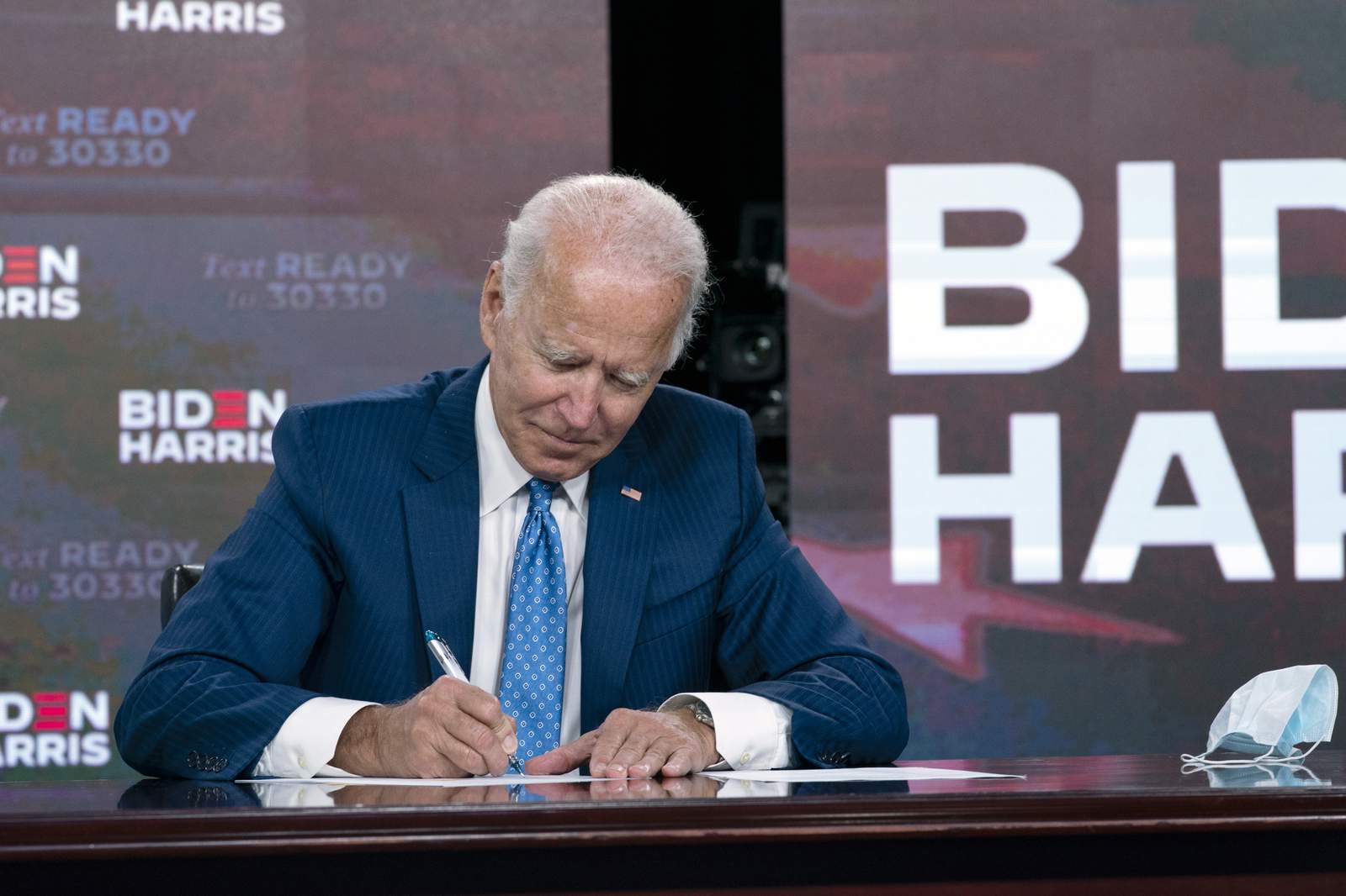 Major US postal workers union endorses Biden for president