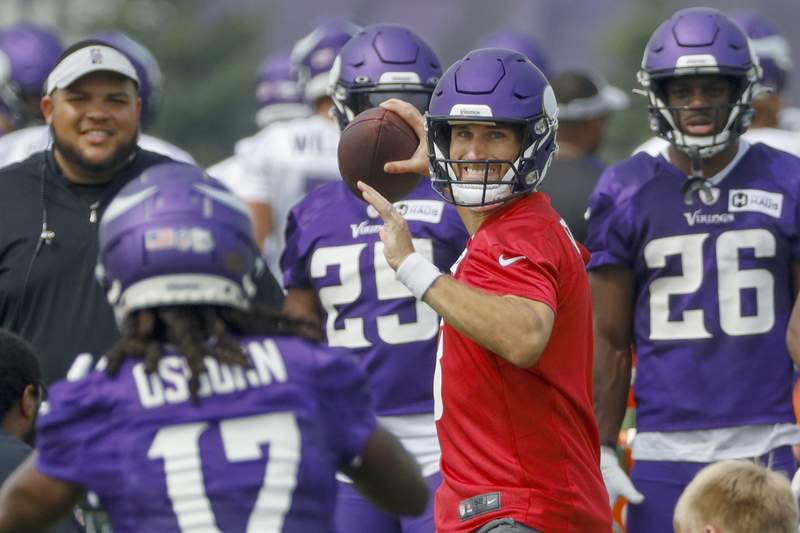 With Cousins out for COVID protocol, QB shortage irks Zimmer