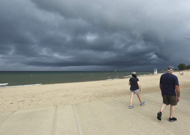 High waves wash out Chicago beaches as Lake Michigan reopens