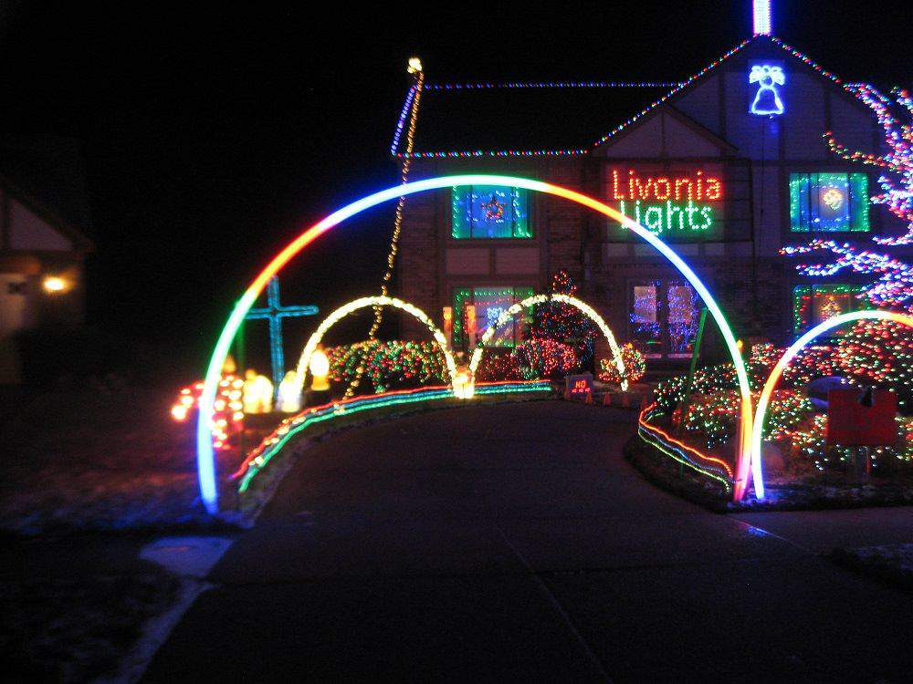 Livonia Christmas lights show moves to Northville