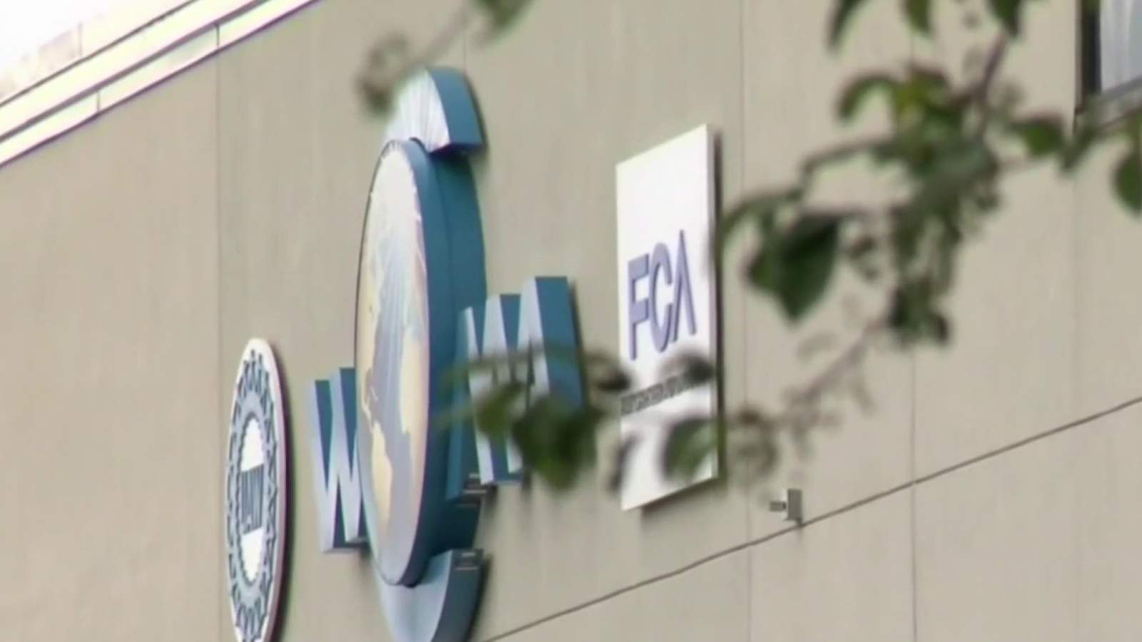 Fiat Chrysler agrees to plead guilty, pay $30M in UAW probe
