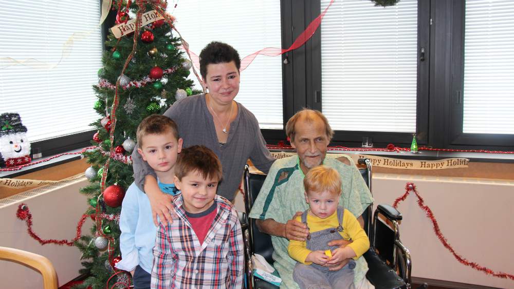 Hospital staff hosts Christmas party for terminally ill Trenton man
