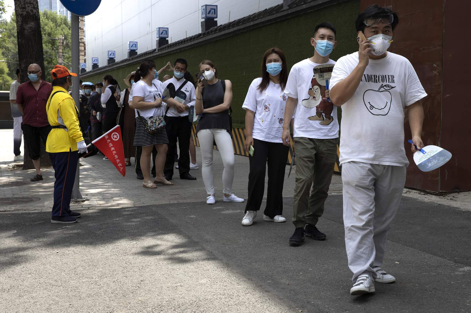 The Latest: S. Korea baseball fans will have to wear masks