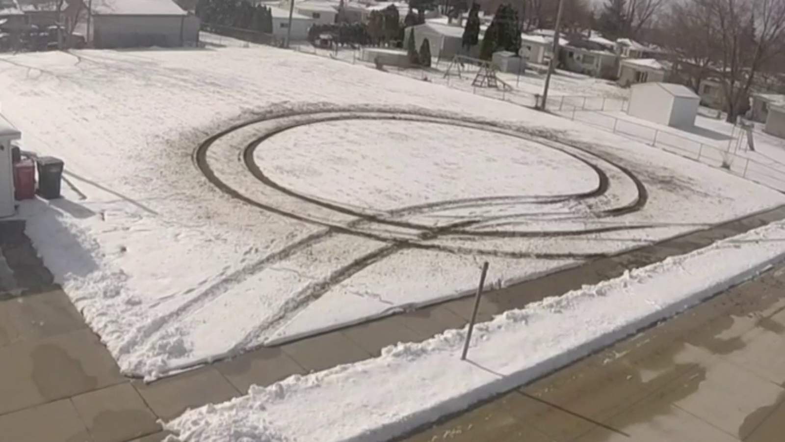 Driver leaves tire tracks in Roseville home’s front yard