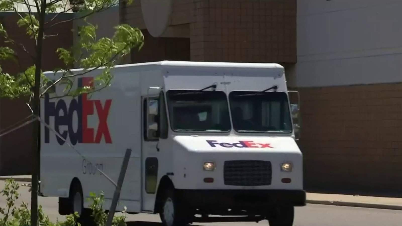 Oak Park FedEx taking steps to fix package delivery issue