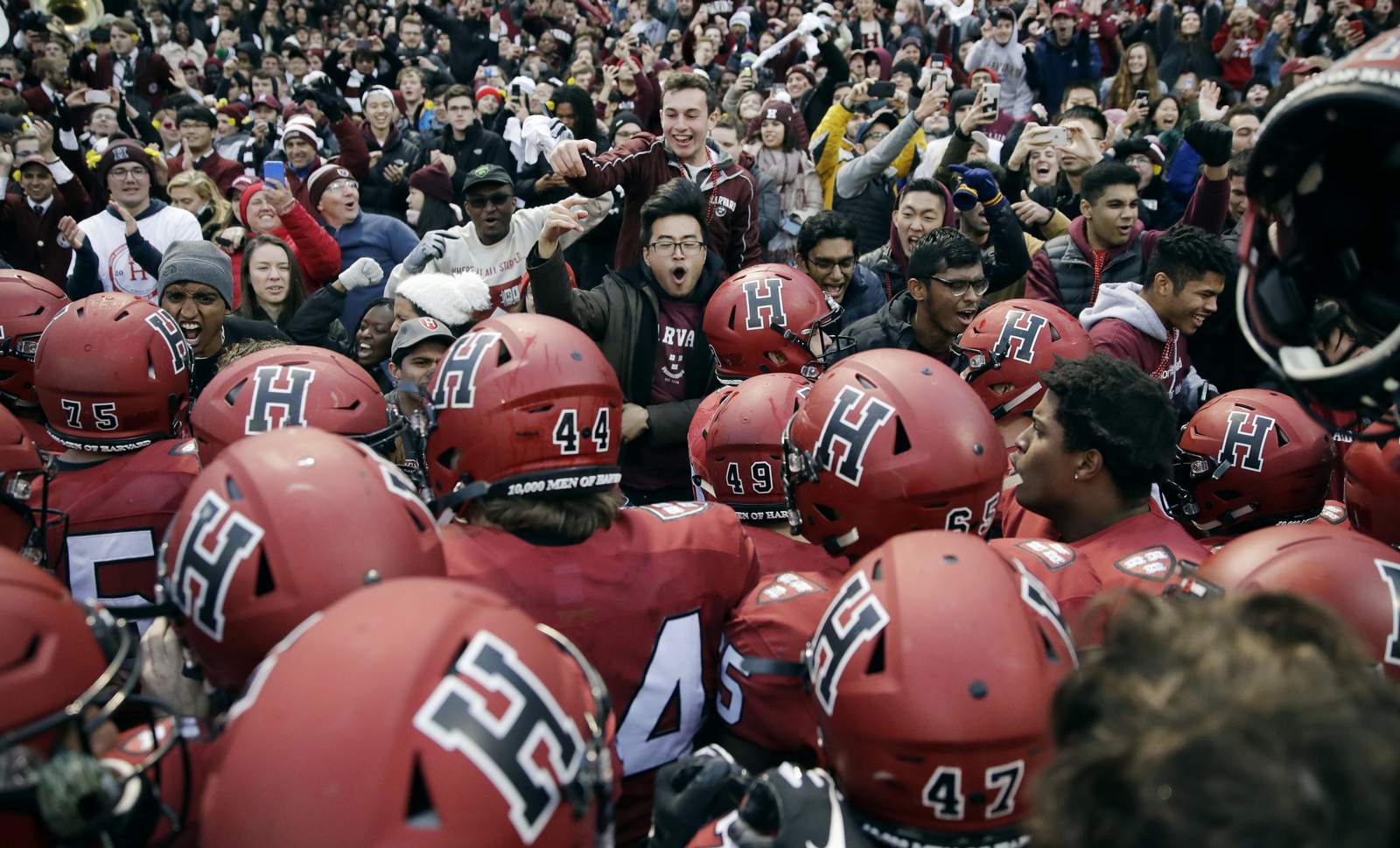 AP Source: Ivy League calls off fall sports due to outbreak