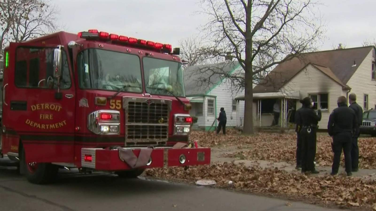 Woman killed, child critically injured in suspicious Detroit house fire