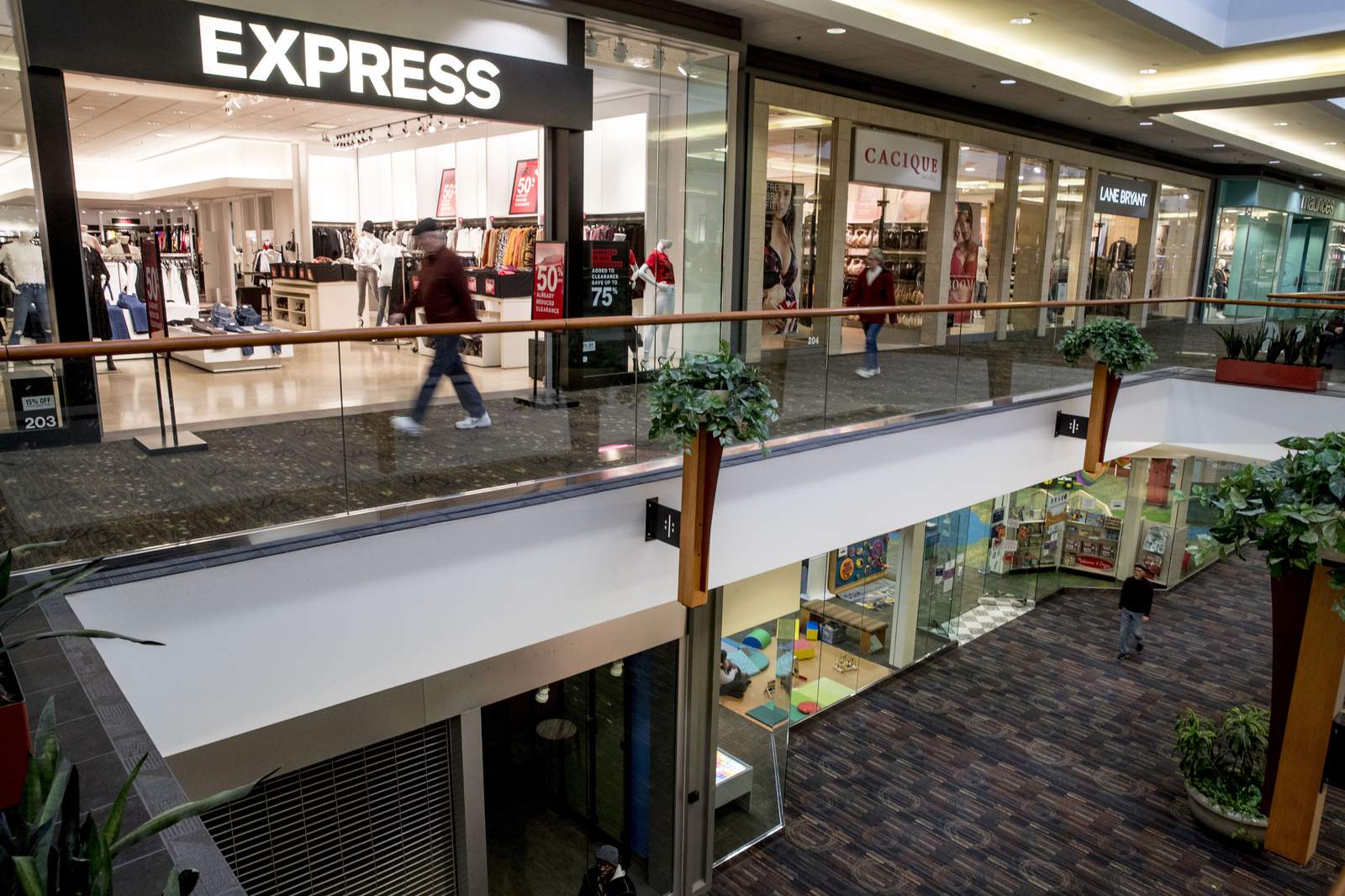 Mall Owners Among Group Bidding 81 Million For Forever 21