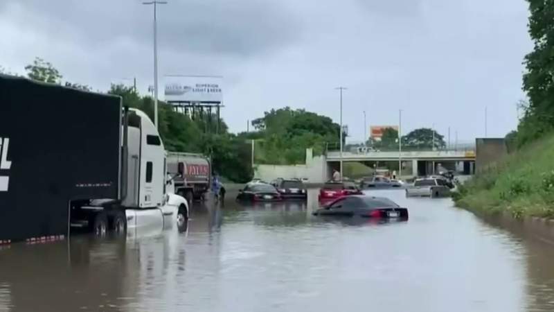 Inondation de l'autoroute imputée à une panne de courant des pompes -- Que peut-on faire ?