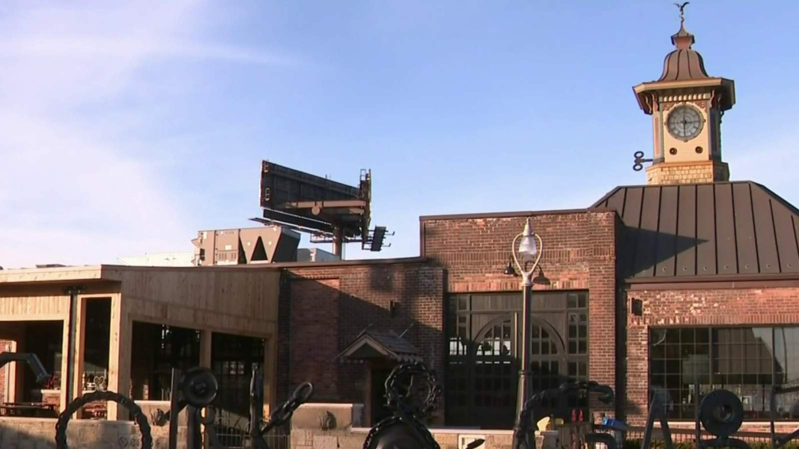 Detroit restaurant plans for outdoor dining in response to new COVID restrictions