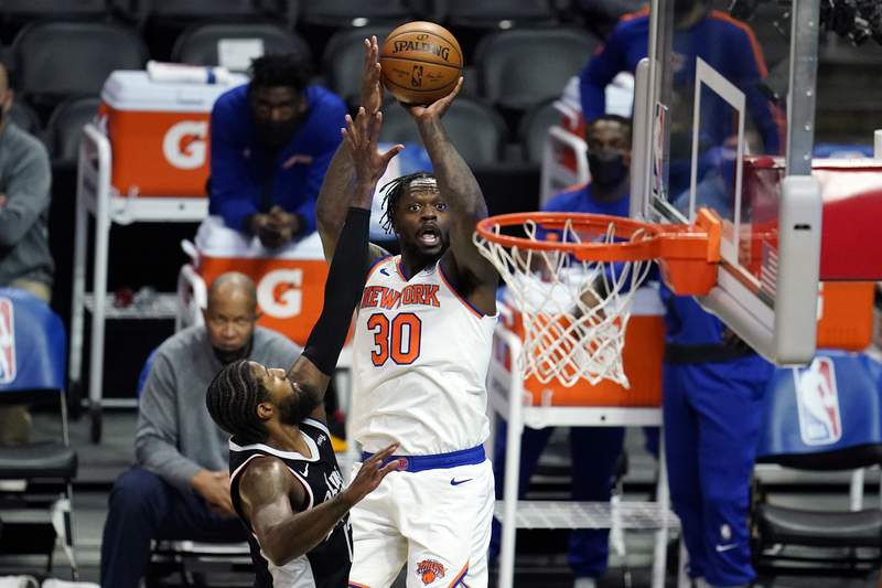 AP source: All-Star Randle agrees to extension with Knicks