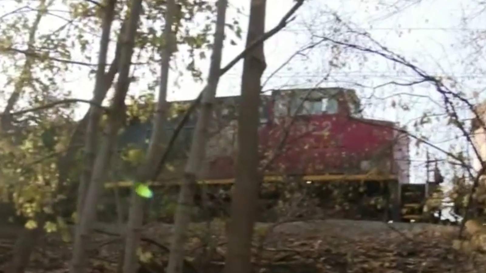 Residents dealing with loud noises from trains idling for days in Bloomfield Hills