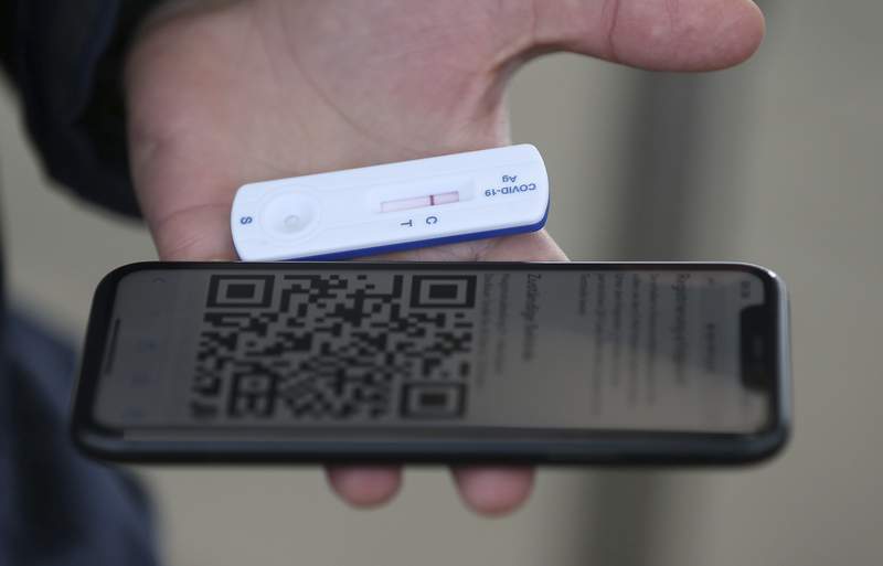 Michigan Medicine patients can now access their COVID-19 vaccination record, test results via app
