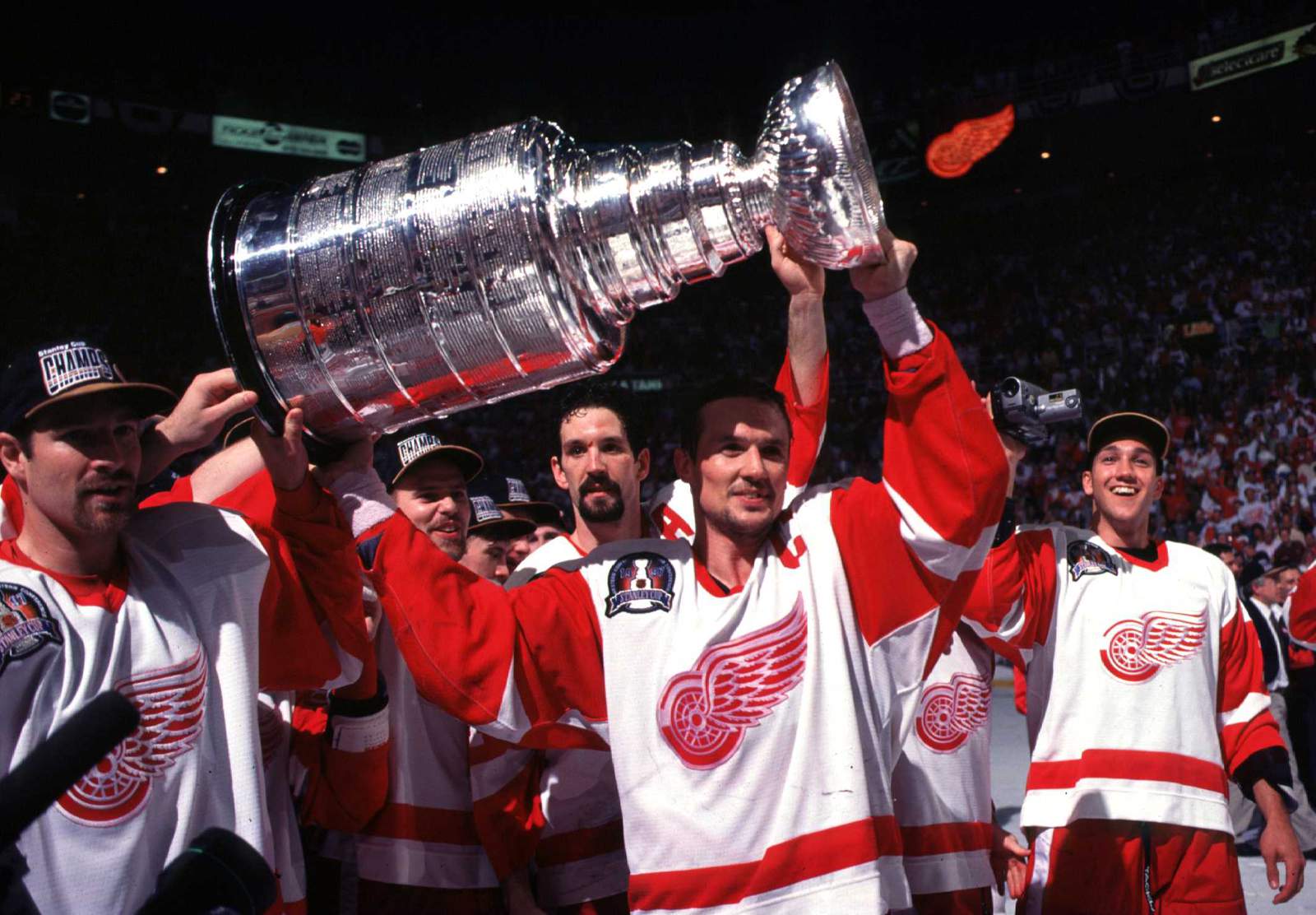 Share your Red Wings stories