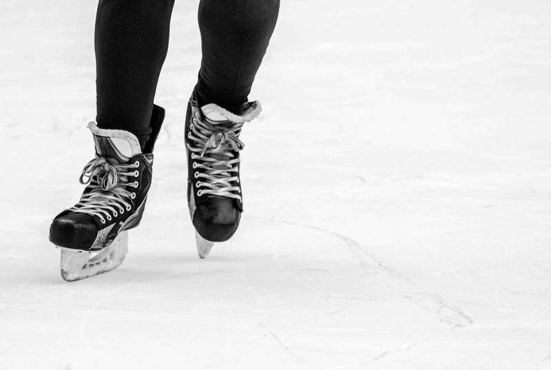 Sign up for indoor ice skating, hockey lessons in Ann Arbor