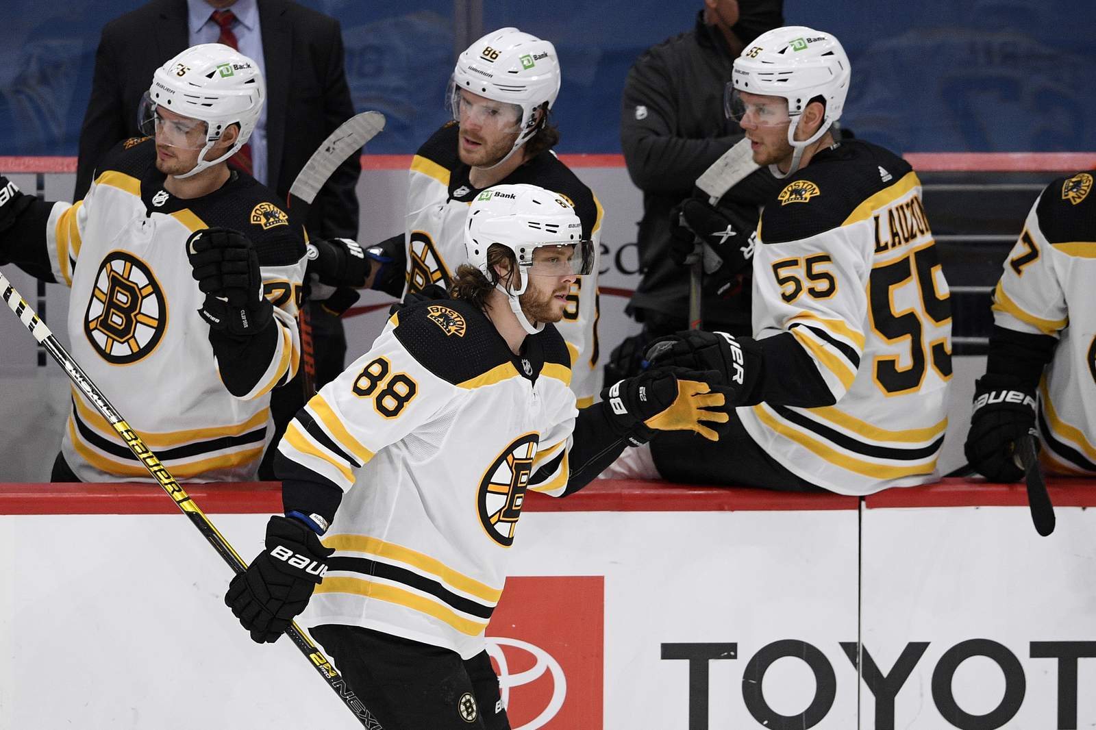 Pastrnak scores tiebreaker in 3rd, Bruins beat Devils 5-3