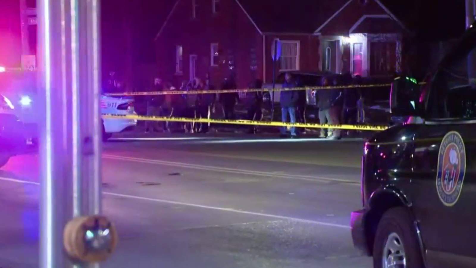 2 people killed, 1 wounded in shooting near Schoolcraft, Ashton Road in Detroit