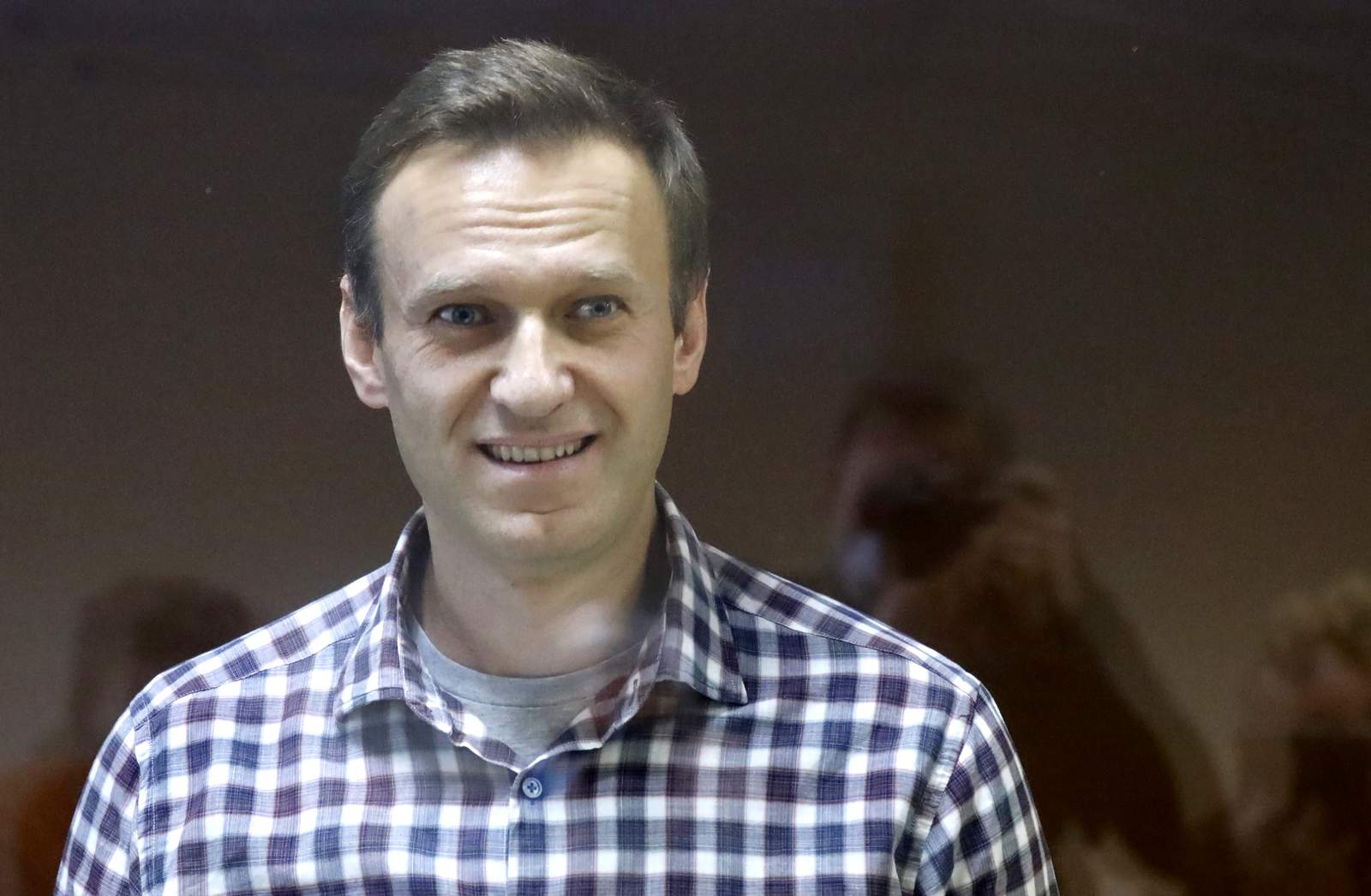 Russia opposition leader Navalny describes prison conditions