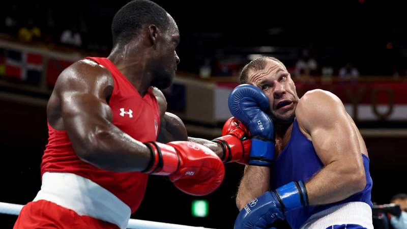 U.S. middleweight Troy Isley trounces Vitali Bandarenka of Belarus in first bout