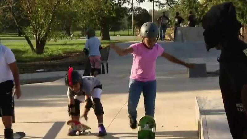 Detroit man gives free skateboarding lessons at nearly-completed Chandler Skatepark