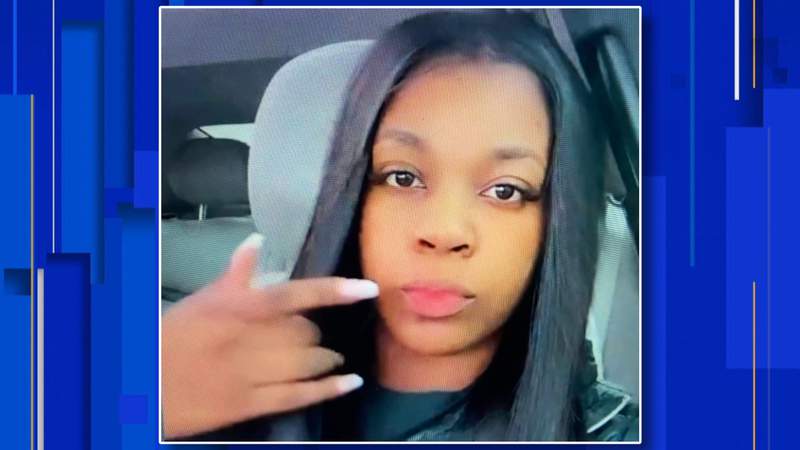 Detroit police search for missing 17-year-old girl