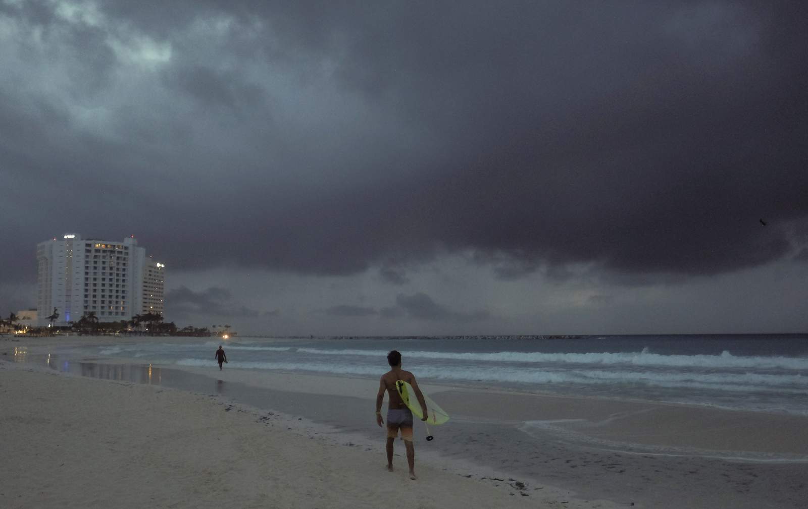 Winds and rain whip Yucatan resorts as Hurricane Zeta nears