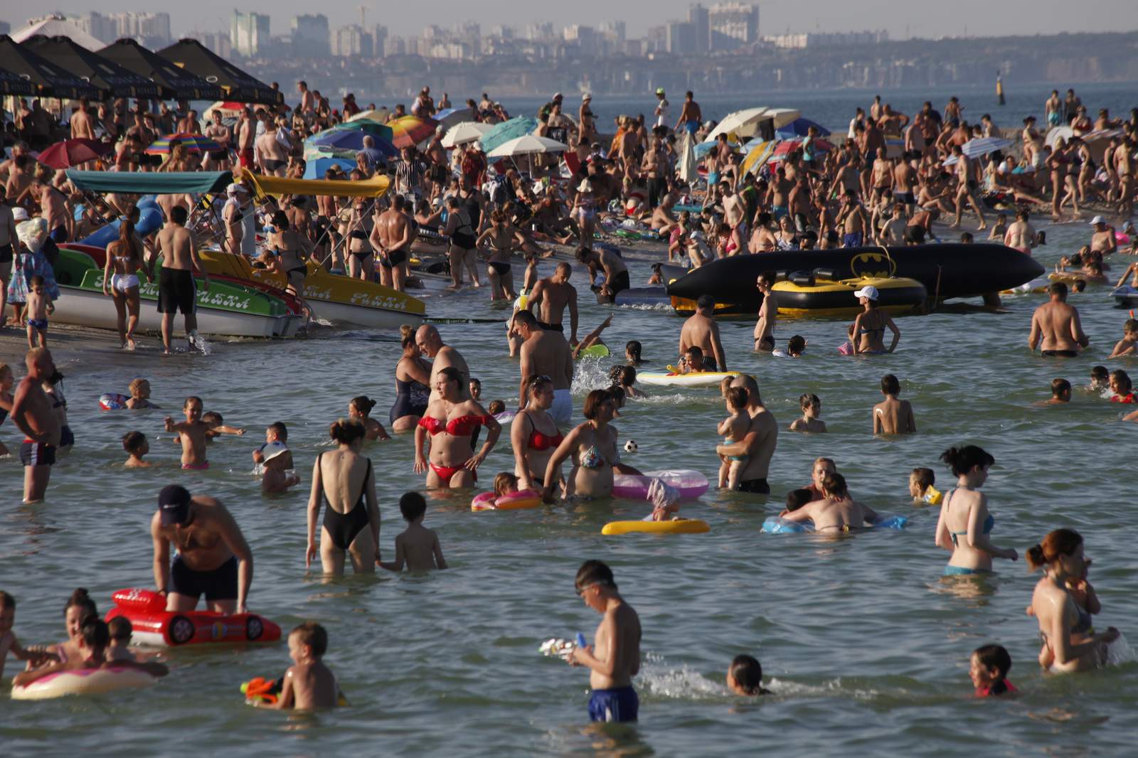 In Russia and Ukraine, no social distance on crowded beaches