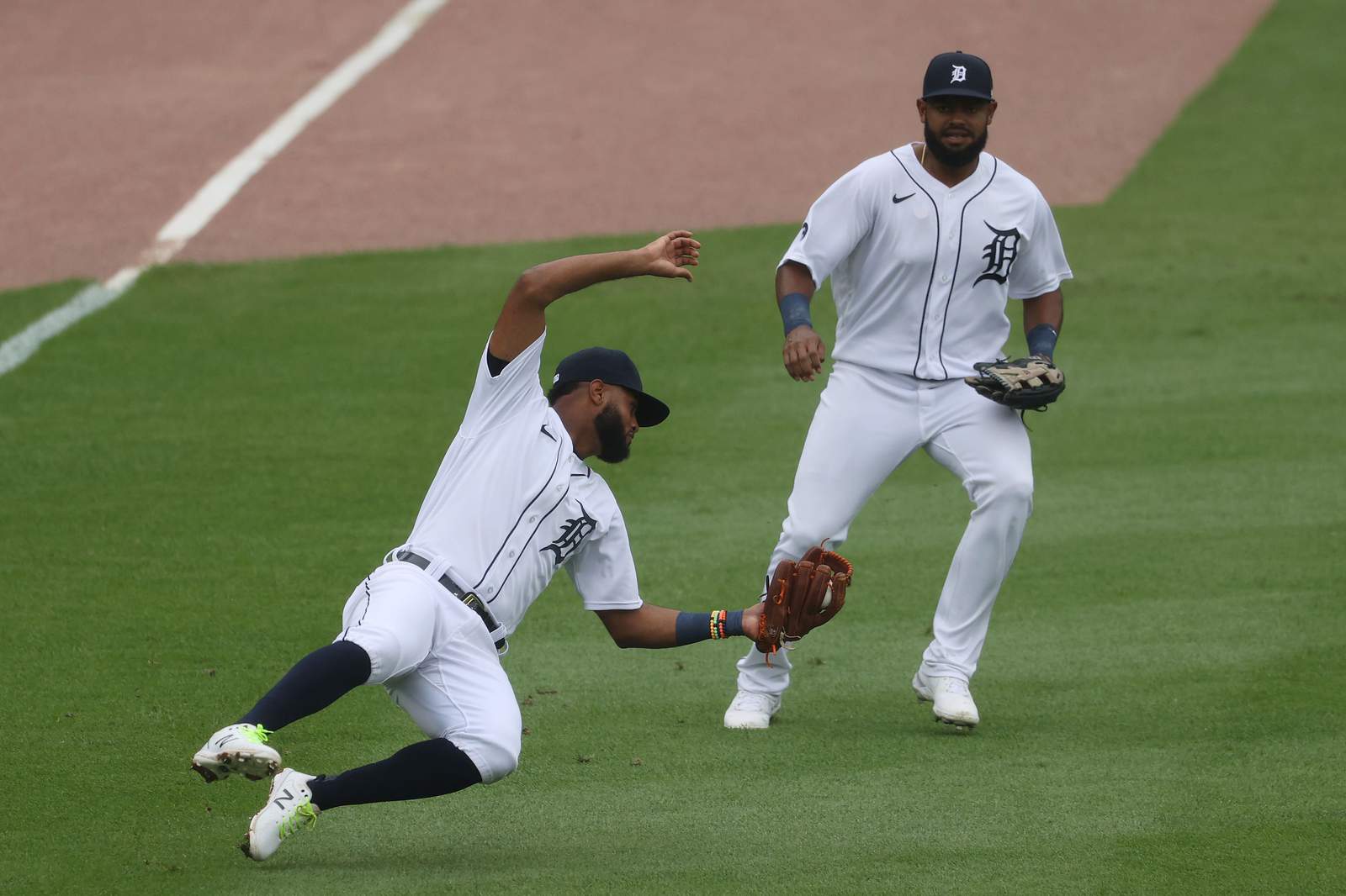Brewers hit 5 homers and 8 doubles, pound Tigers 19-0