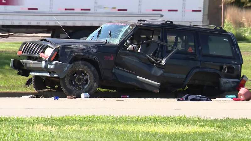 1 hurt in rollover crash involving 2 vehicles in Sterling Heights