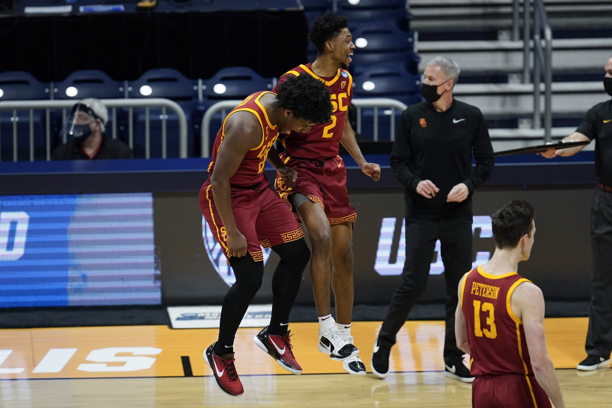 Mobley Bros. lead No. 6 seed USC to 85-51 rout of Kansas