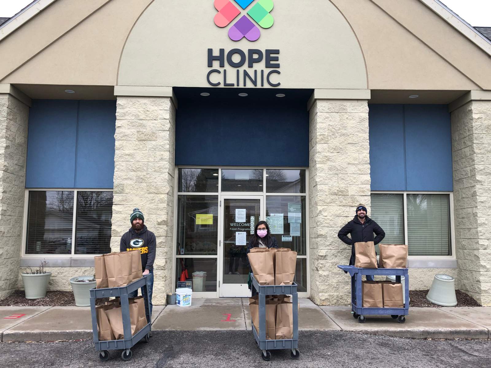 University of Michigan students team up with Hope Clinic to help deliver food to homebound