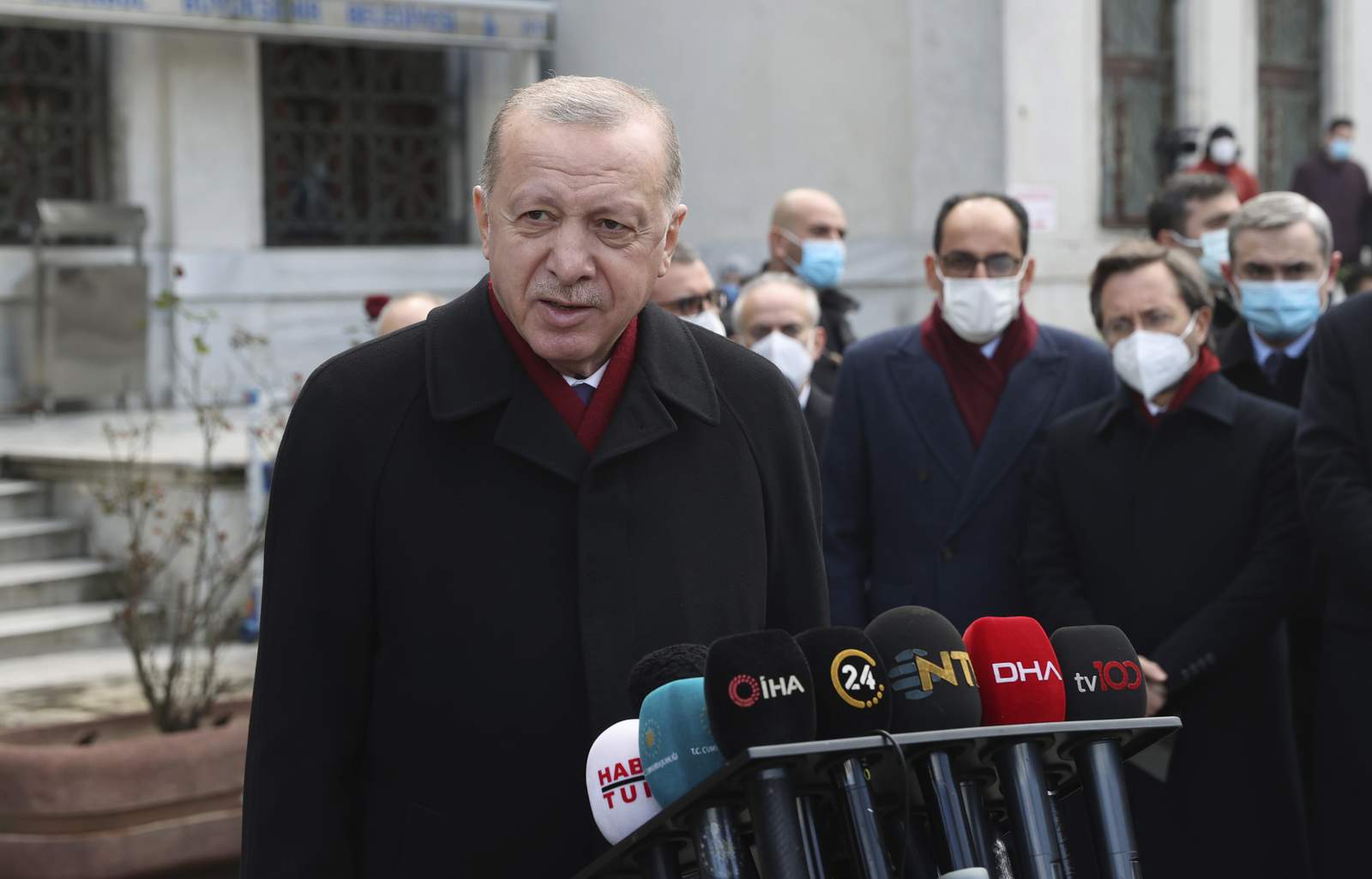 Turkish leader eyes favorably Greek PM meet amid tensions