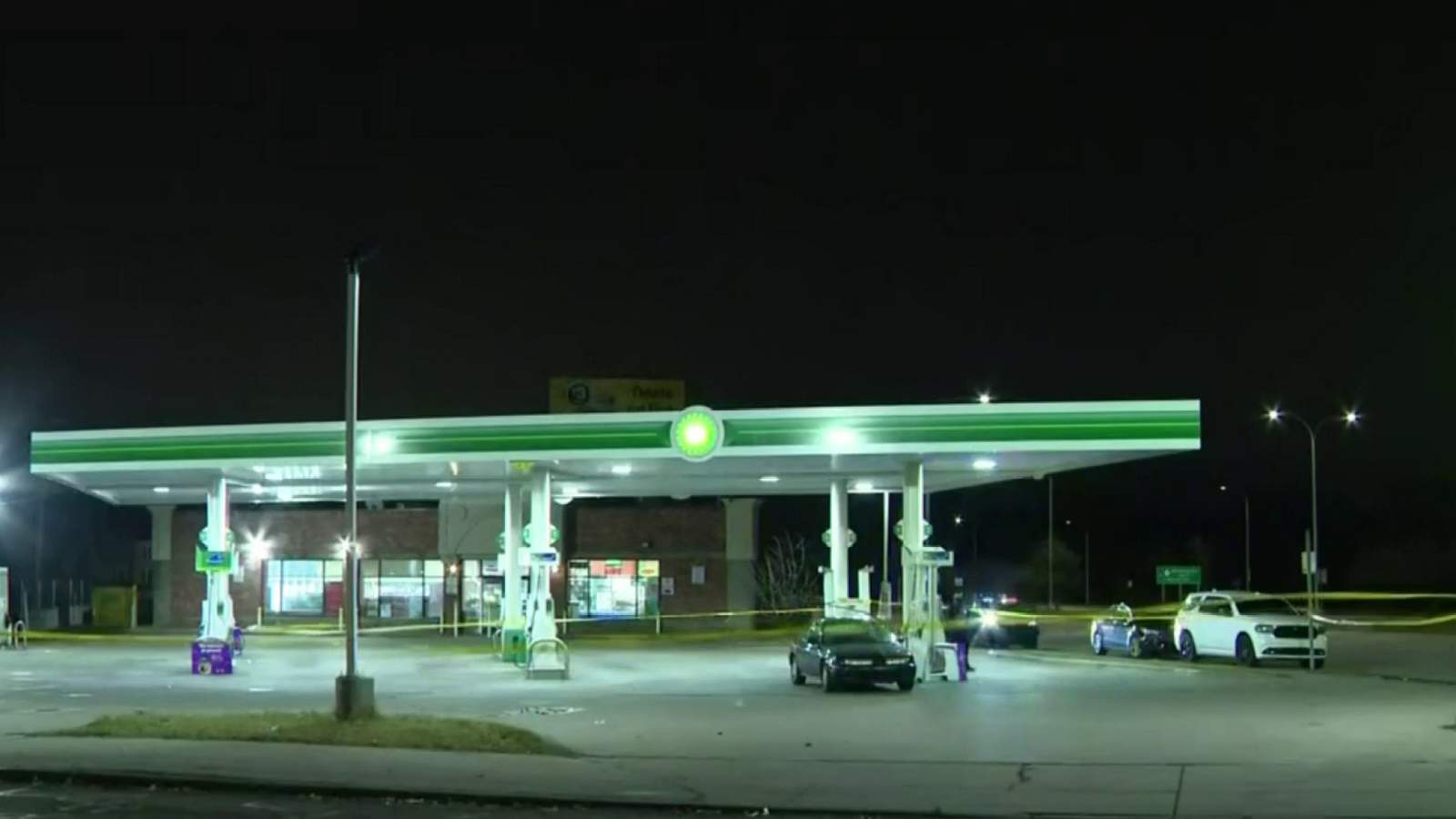 Man killed, woman injured in shooting during meet up to buy skates at Detroit gas station, police say