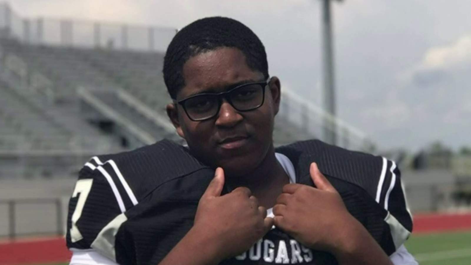 South Lyon east H.S. football player dies after knee surgery