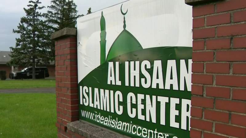 Worshipers say they were harassed outside Warren mosque