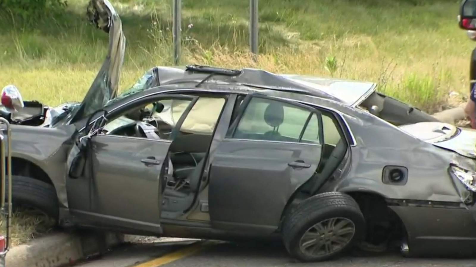 Driver killed in I-96 rollover crash in Detroit