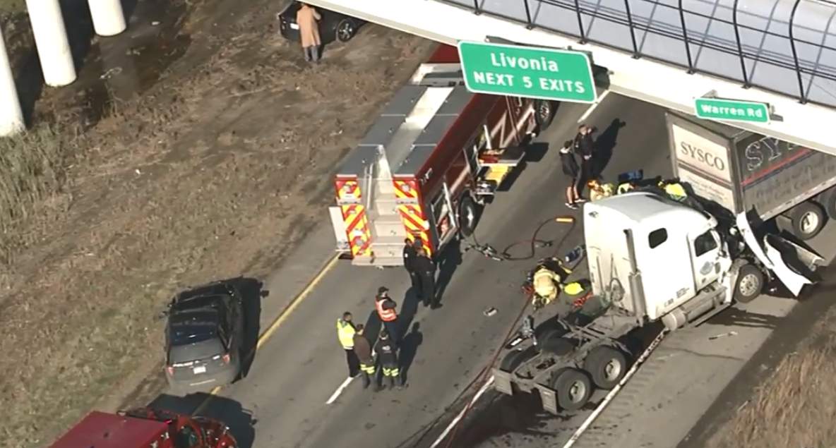 Northbound I-275 reopens at Ford Road in Canton Township after crash