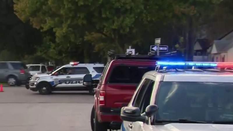 2 employees shot at Macomb County car dealership