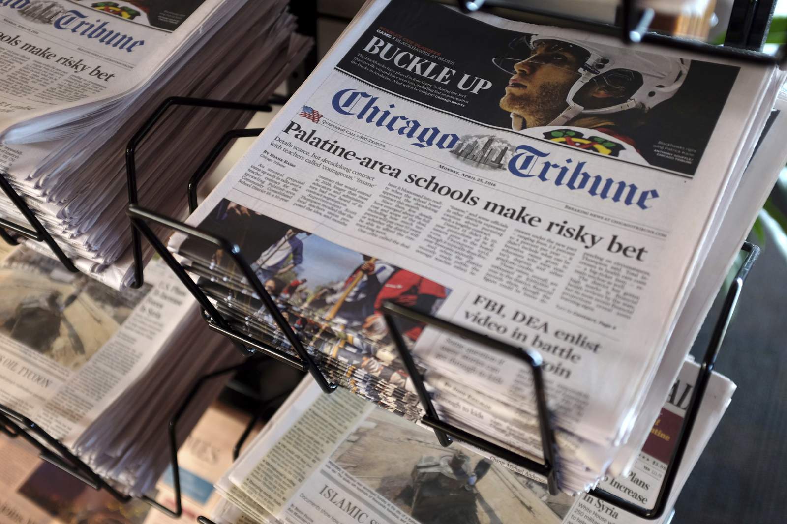 Alternative bidders emerge for newspaper chain Tribune